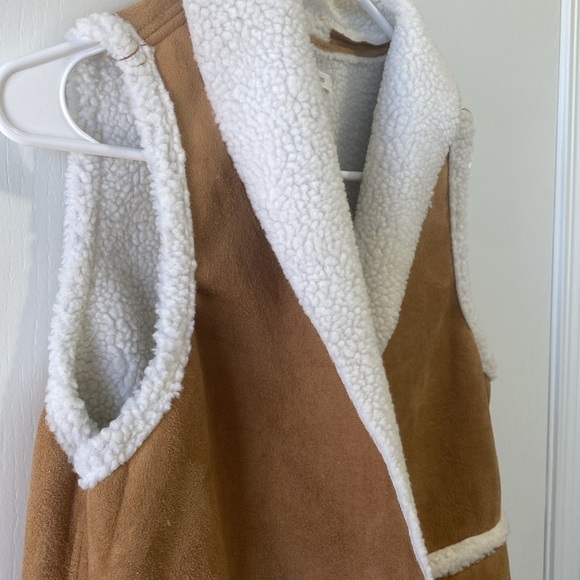 🚨Womens Maurices Brown Faux Suede Sherpa Trim Tan Vest - Picture 5 of 9